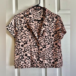 Lulu’s cheetah print blush pink crop top button up size XS. NWOT